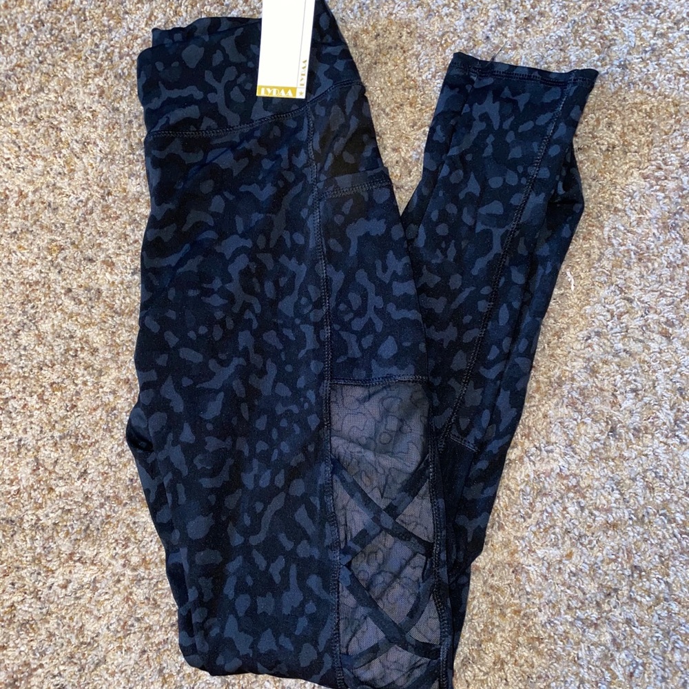 Leaped print leggings new w/ tags